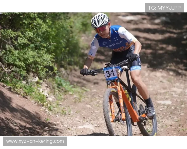自行车山地赛选手展现超强耐力